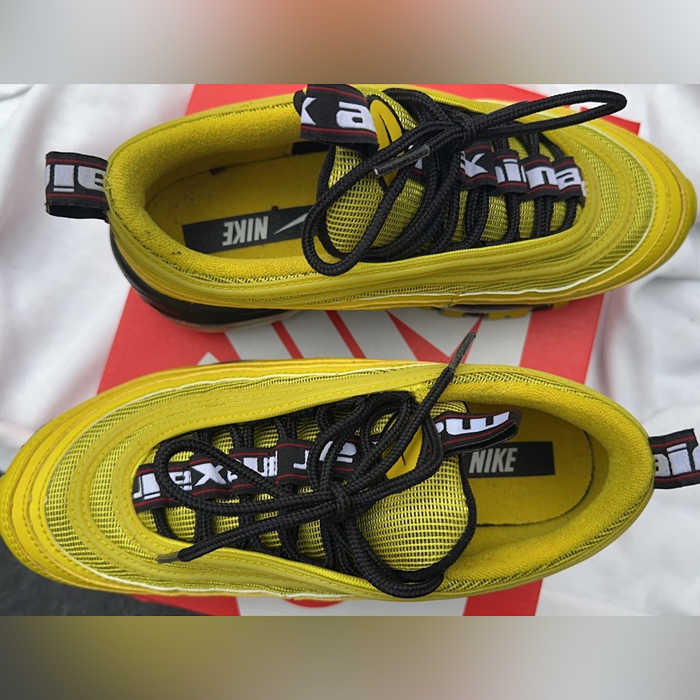 NIKE AIRMAX 97🖤BRIGHT CITRON/BLACK🖤 EUC SIZE 4Y🖤